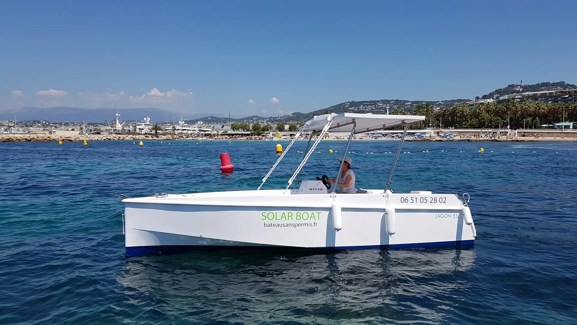 Location de bateau sans permis - matinée avec Solar Boat