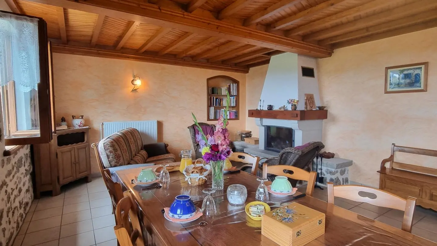 Pièce à vivre commune aux chambres d'hôtes.