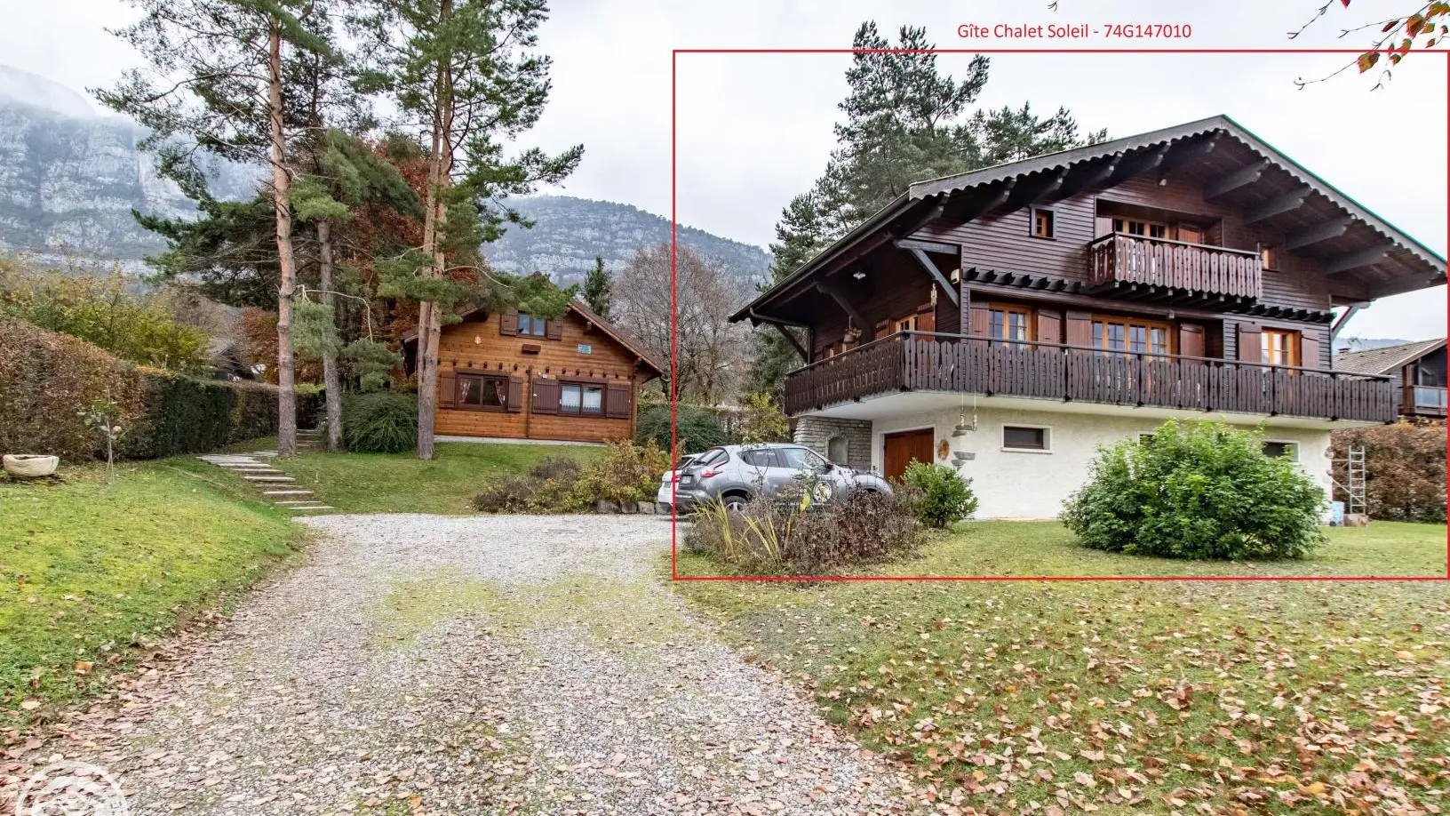 Chemin d'accès au gîte avec second gîte à gauche