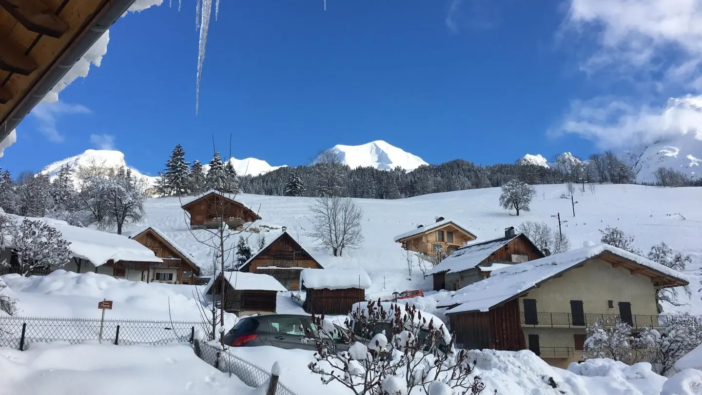 Le Hameau sous la neige, vu du Gîte des Pommiers
