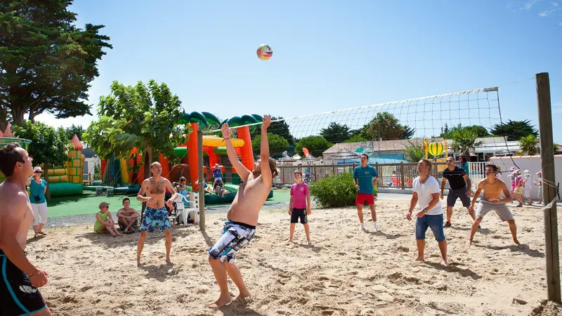 Terrain de beach-volley du camping Les Peupliers
