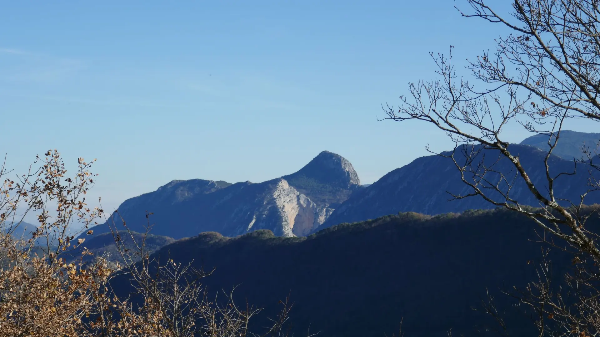 Le mont Saint Martin et la paroi de Fume Blanche, depuis Amirat