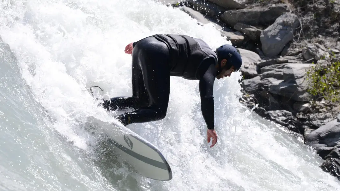 Surf de rivière - Hakuna Matata Rafting_Les Orres