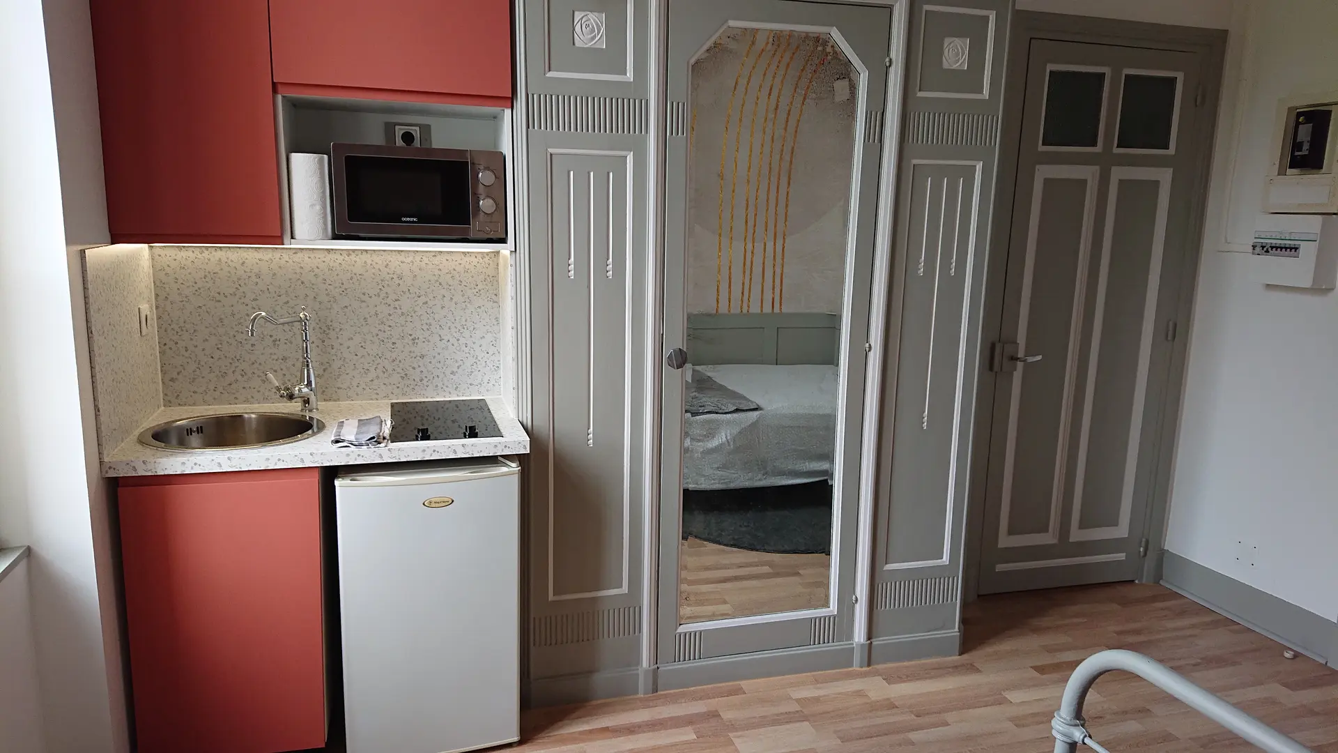 pièce principale / côté cuisine