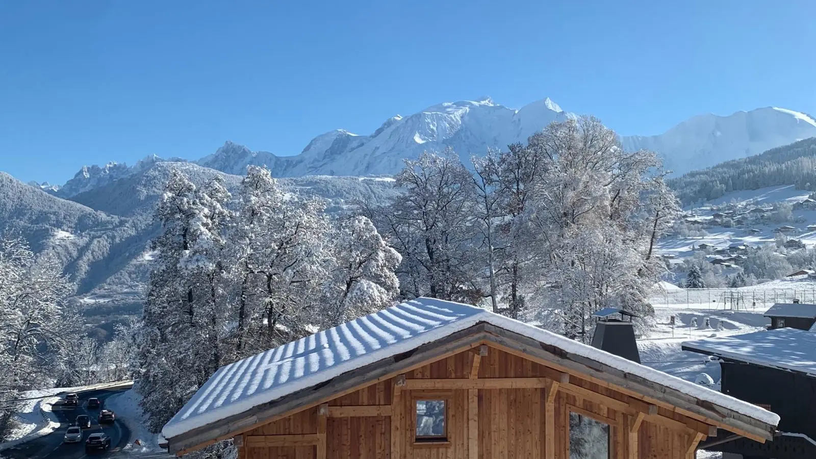 Le chalet et la chaîne du Mont Blanc