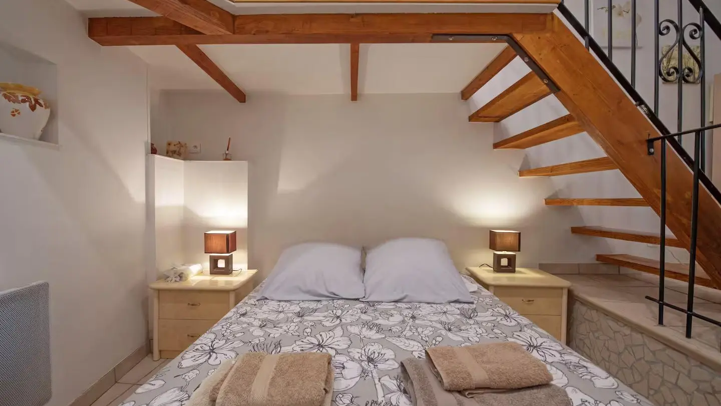 Le Du Guet-Espace nuit -La Turbie-Gîtes de France des Alpes-Maritimes