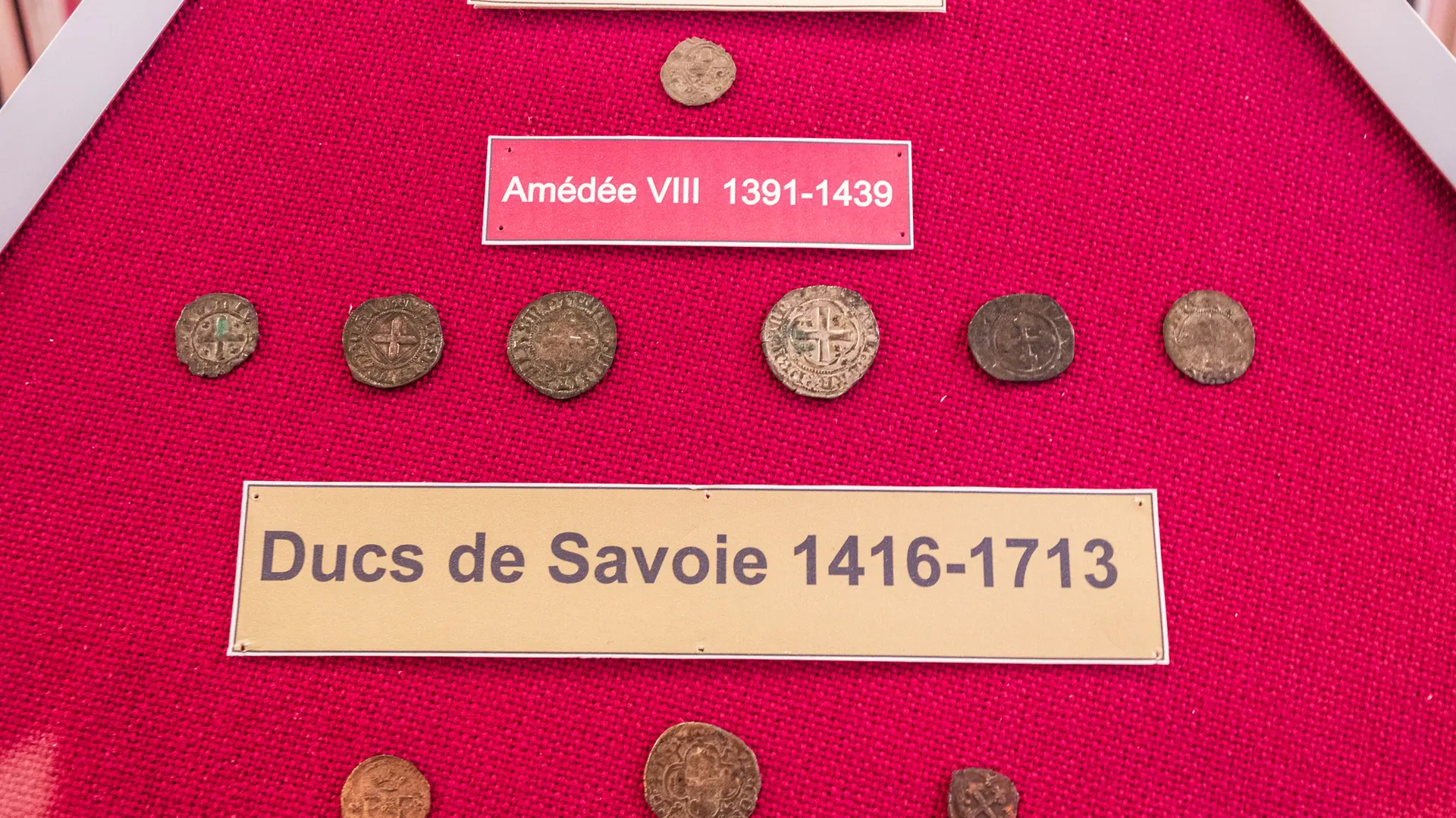 Pièces de monnaie datant du 14e et 15e siècles des Ducs de Savoie au musée patrimonial de Thônes
