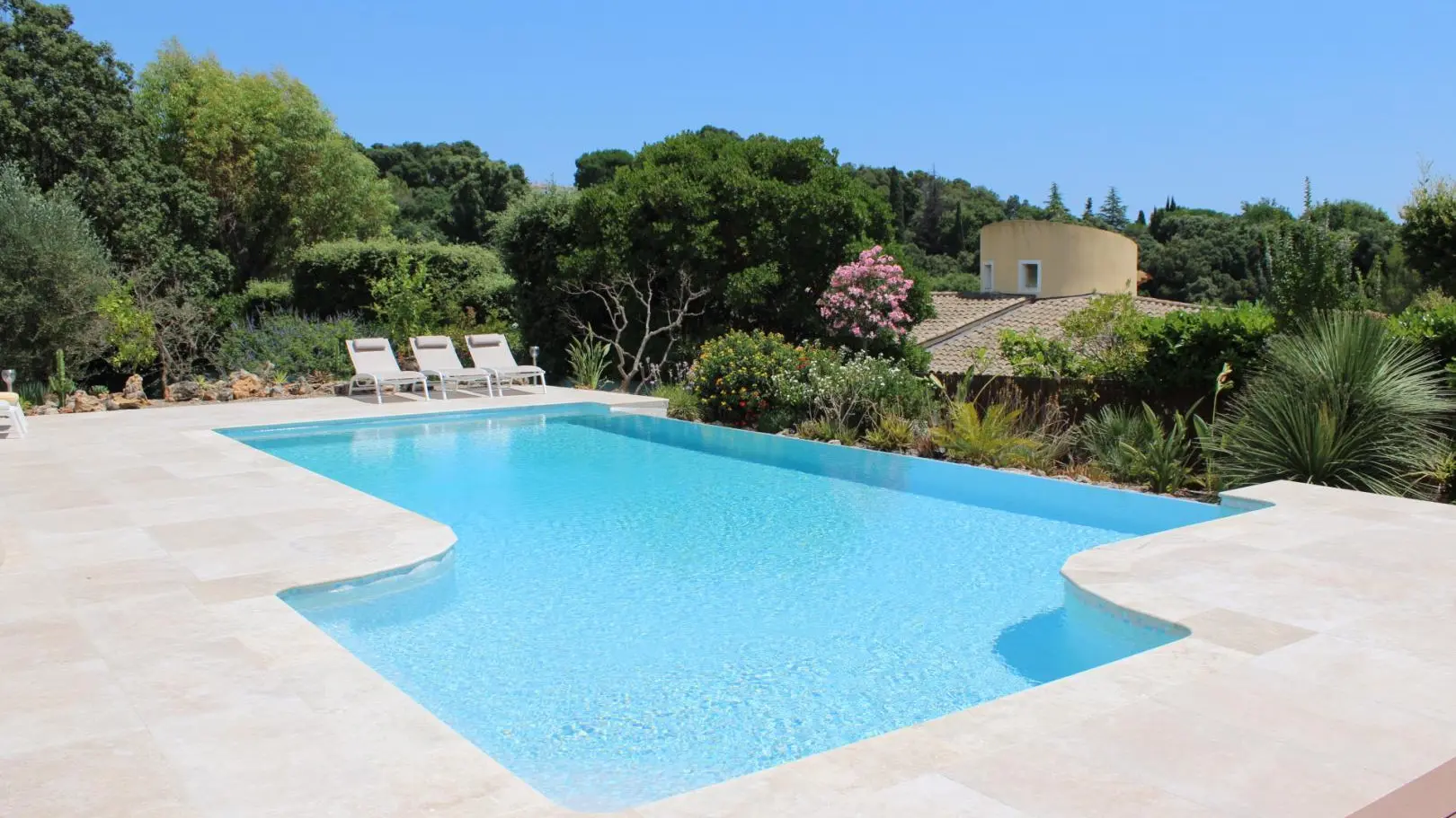 Piscine-Chambre d'Hôtes-Biot-Gîtes de France Alpes-Maritimes