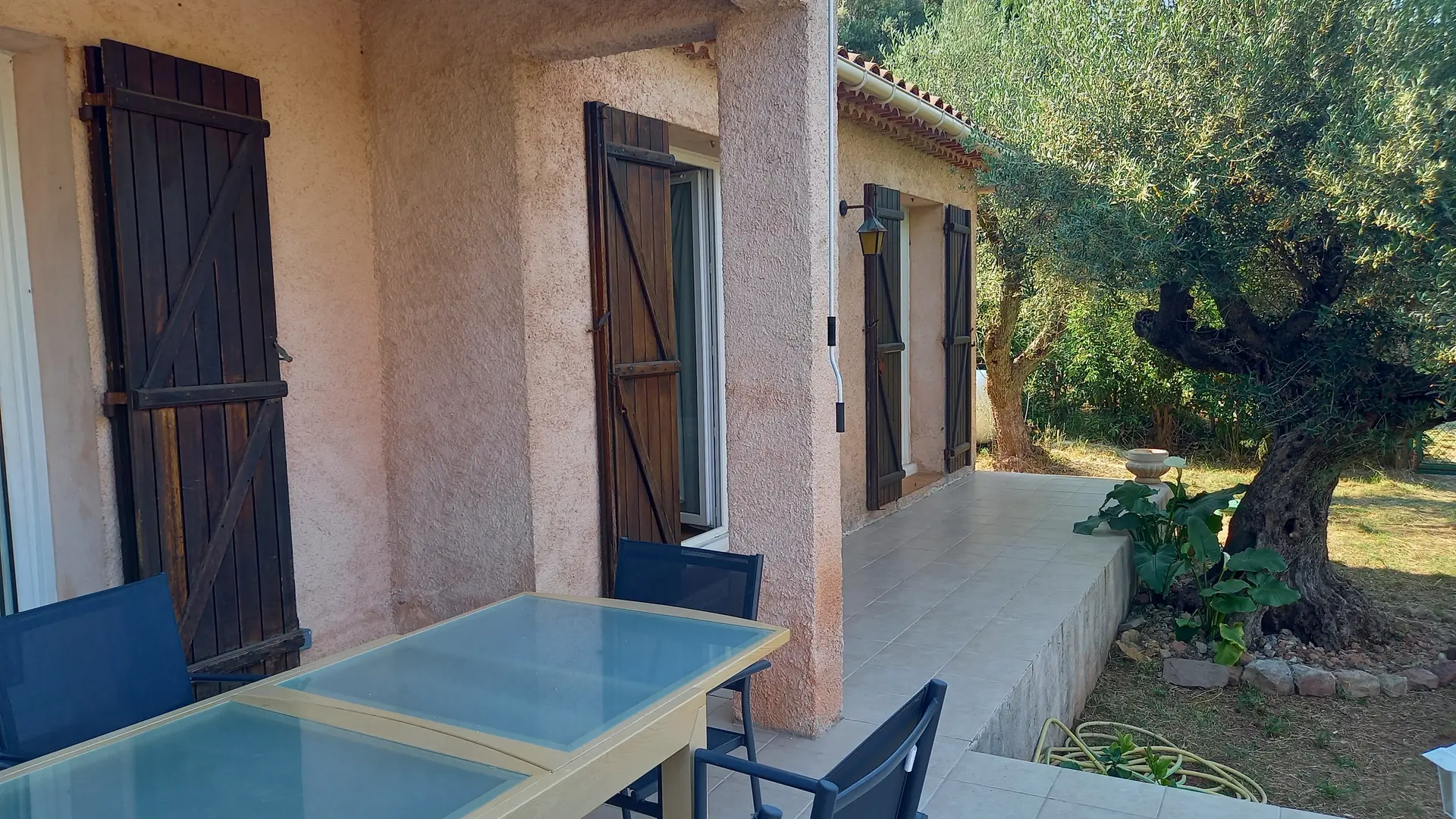 Le Cabanon Bleu - Mme Robertson