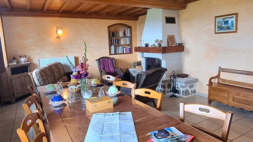 Pièce à vivre commune aux chambres d'hôtes.