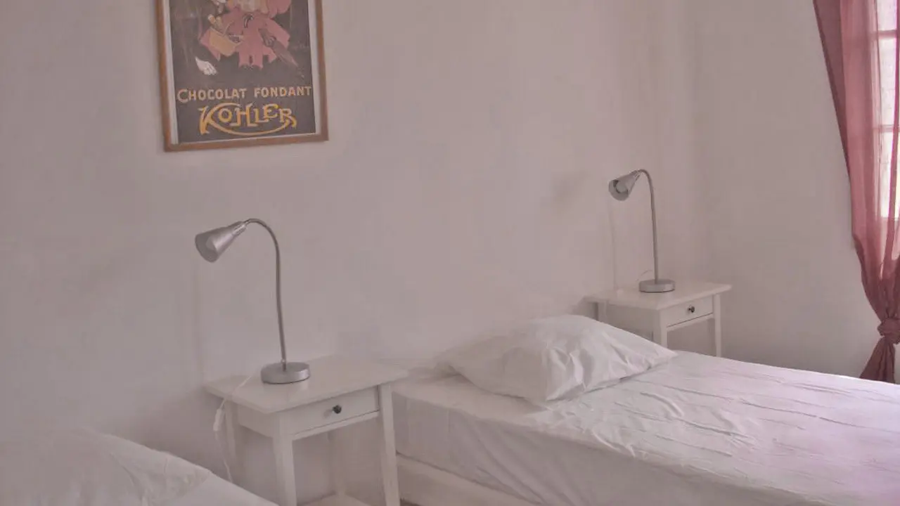 La Chambre Rouge ( pour 2 personnes à l'étage)