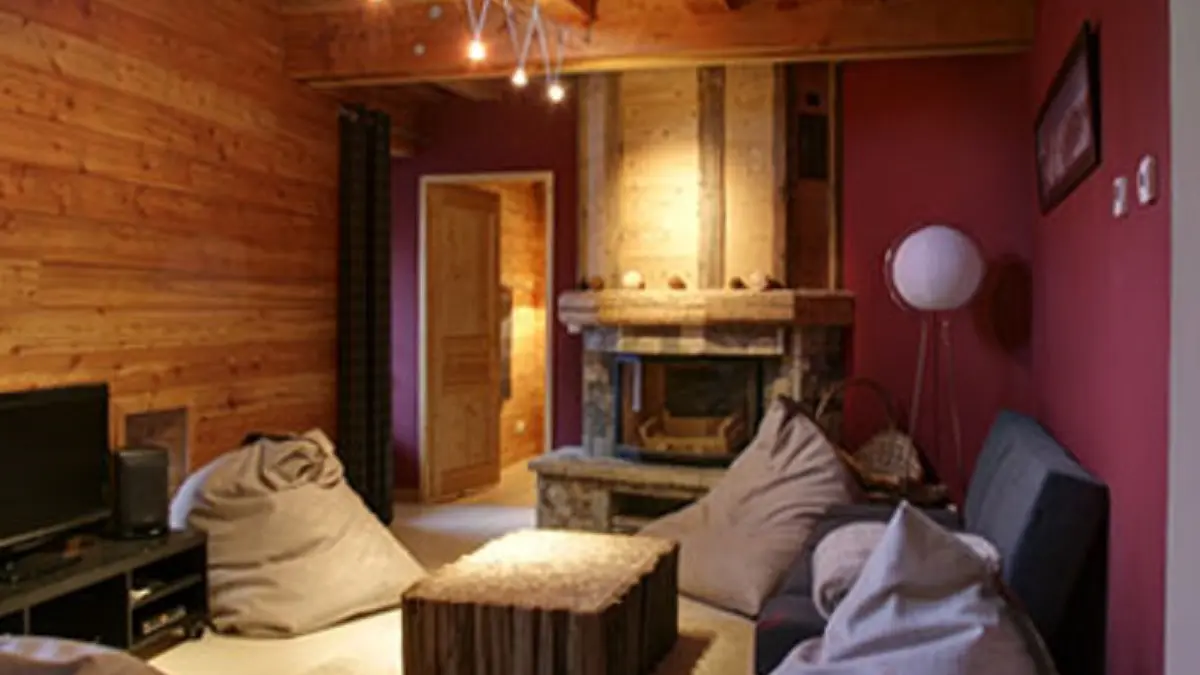 Sitting area with fireplace