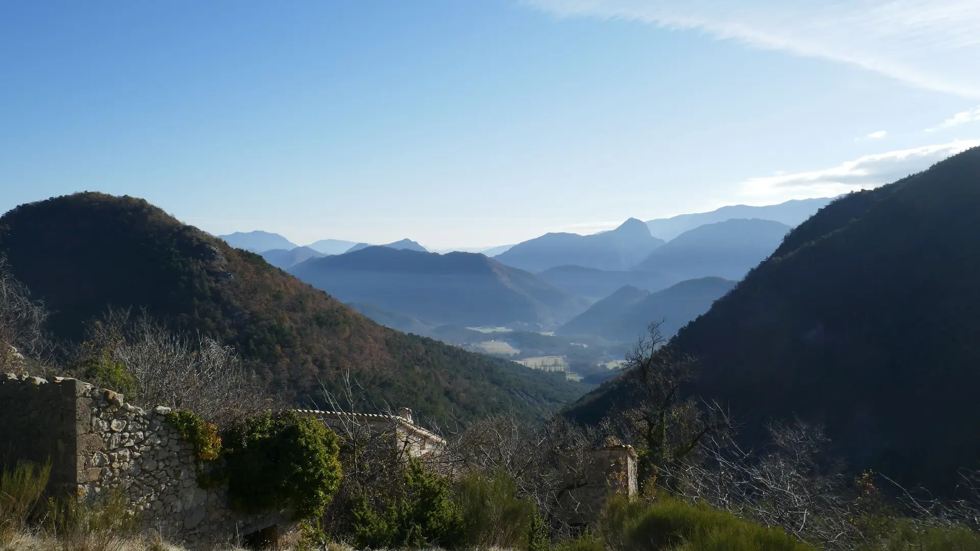 Panorama sur le haut Estéron, depuis le Barlet