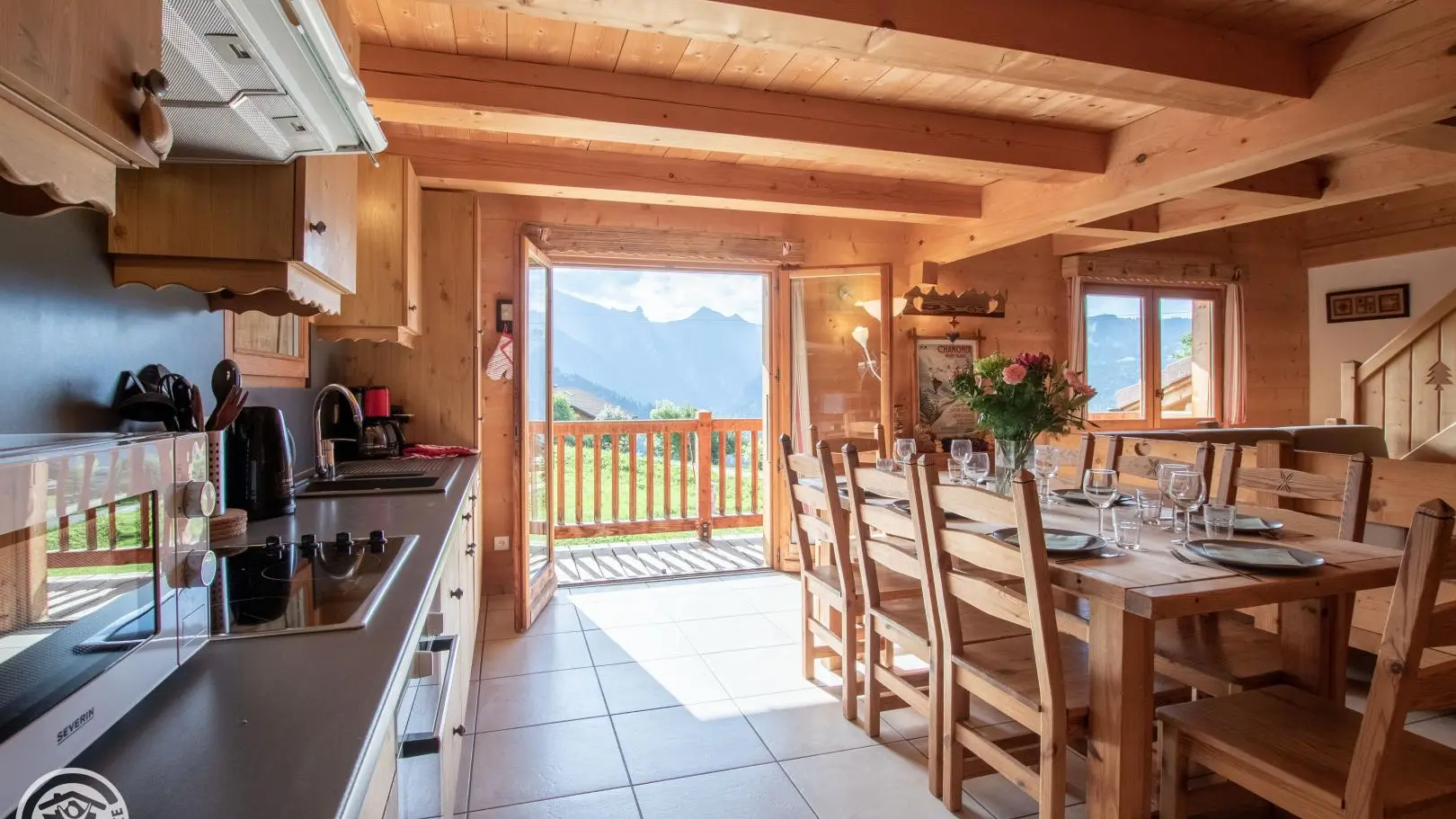 La vue sur les montagnes depuis la cuisine