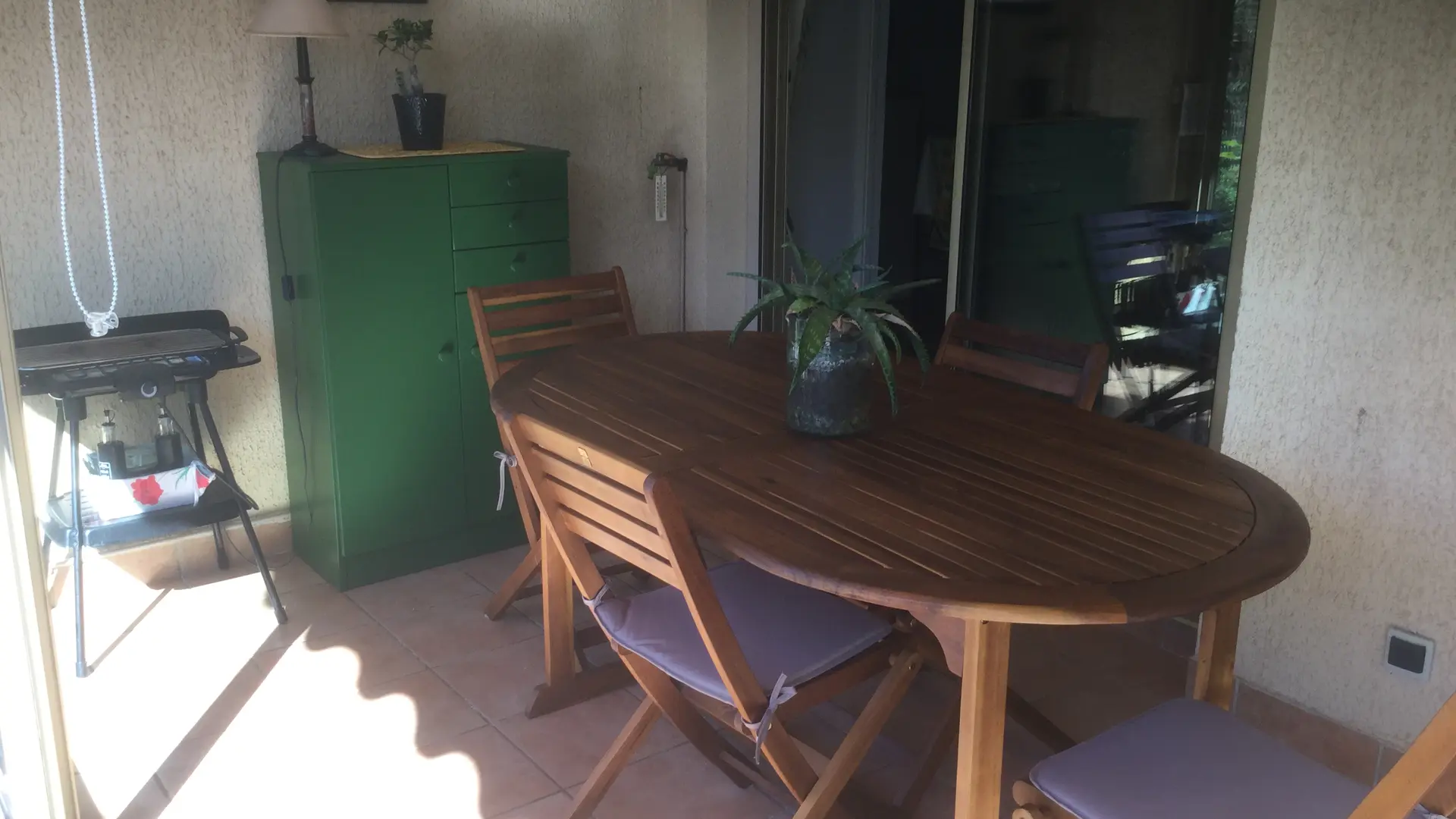 Coin repas sur loggia