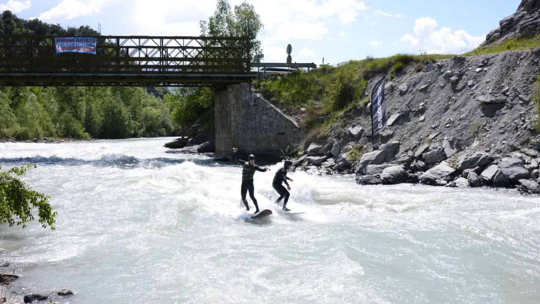 Surf de rivière - Hakuna Matata Rafting_Les Orres