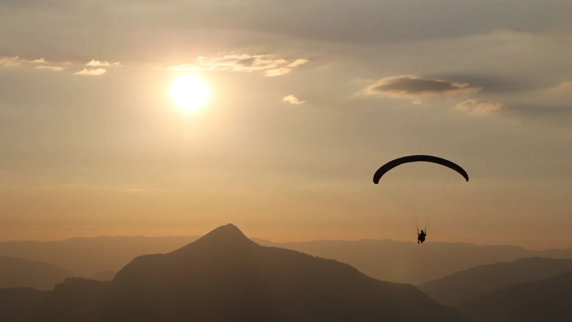 Zonsondergangvlucht met uitzicht op Le Môle en de Arvevallei