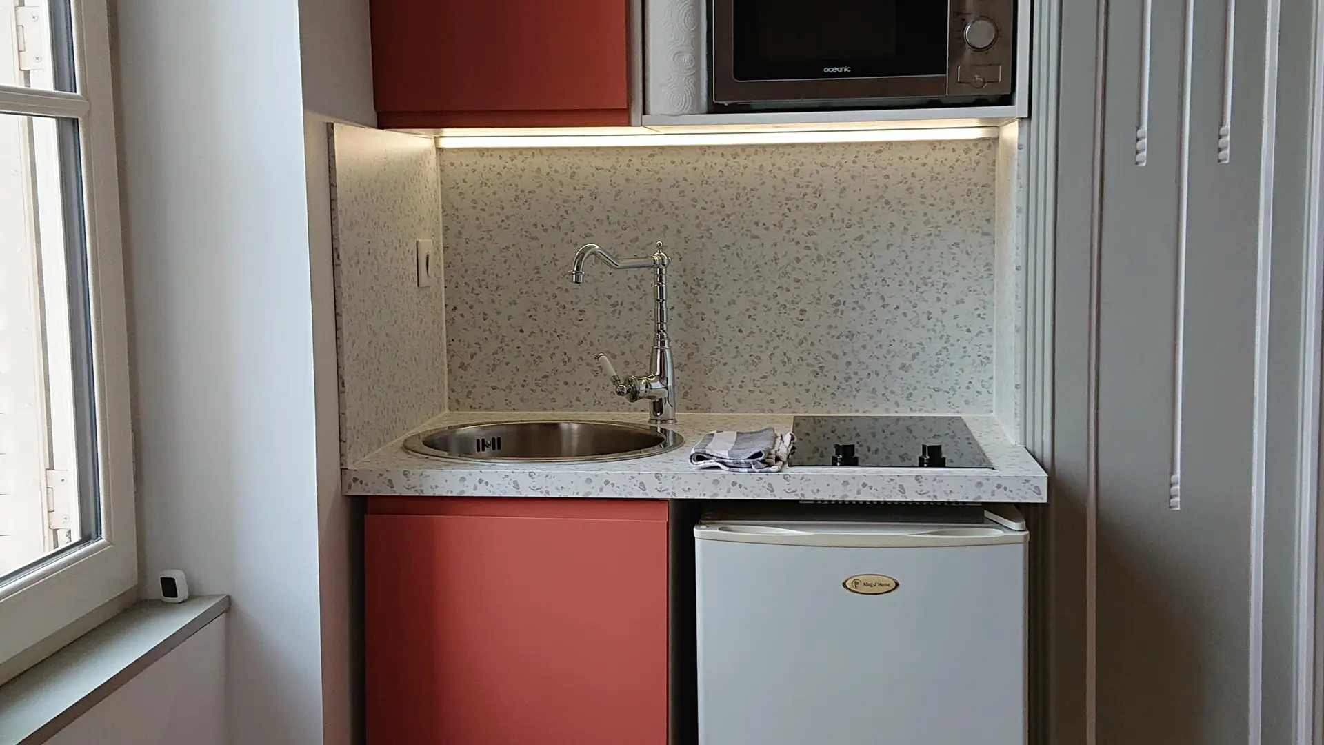 pièce principale / coin cuisine