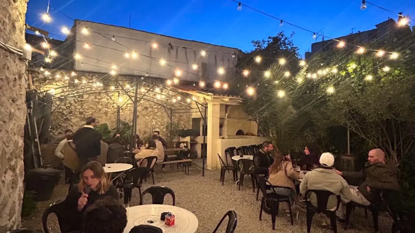vue du Patio avec des loupiottes allumées