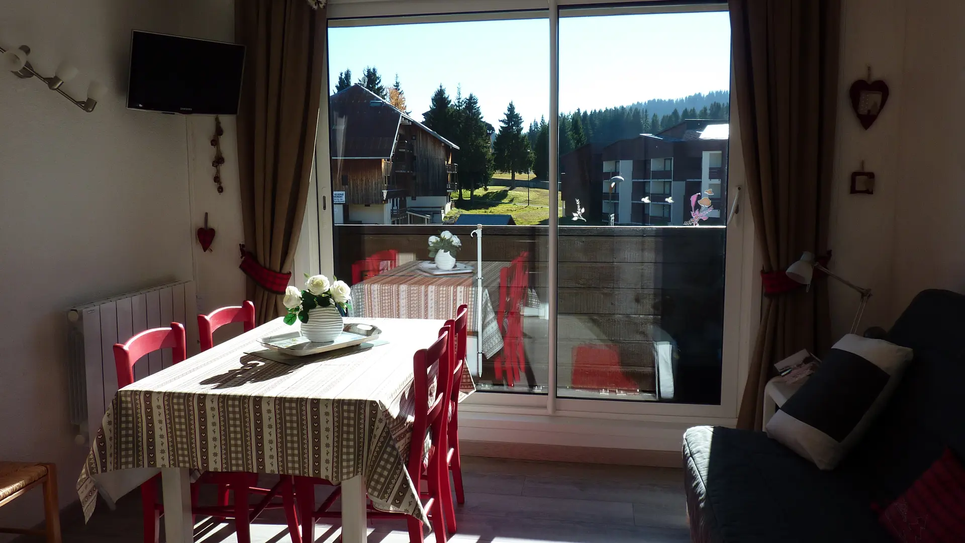 Salle à manger et balcon