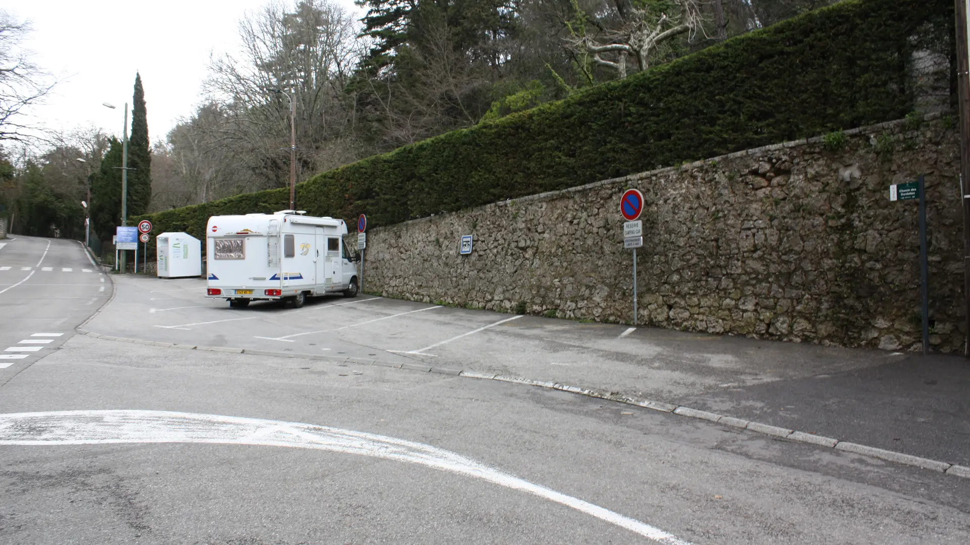 Parking réservé pour les campings-cars