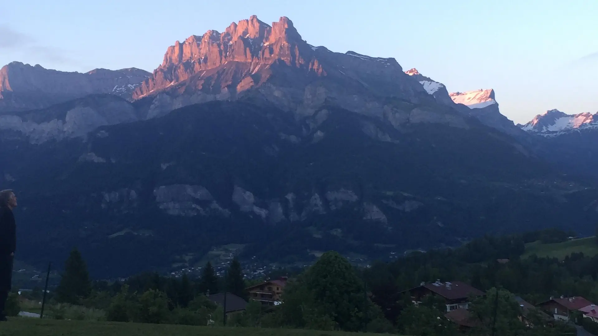 Vue Aiguille de Warens et table