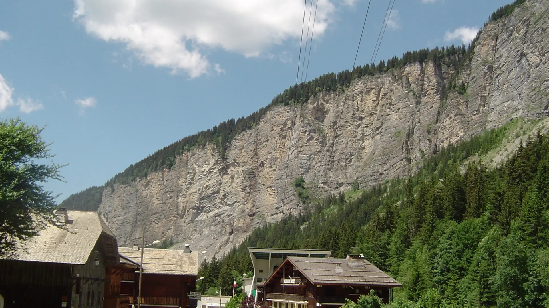 Falaises d'Avoriaz, lieu d'extraction de l'ardoise de Morzine