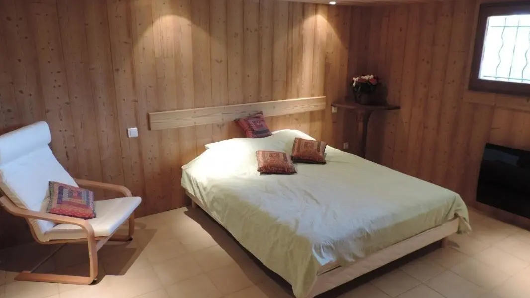 Chambre 4 au rez-de-chaussée avec salle d'eau privative
