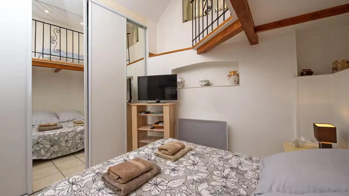 Le Du Guet-Espace nuit -La Turbie-Gîtes de France des Alpes-Maritimes