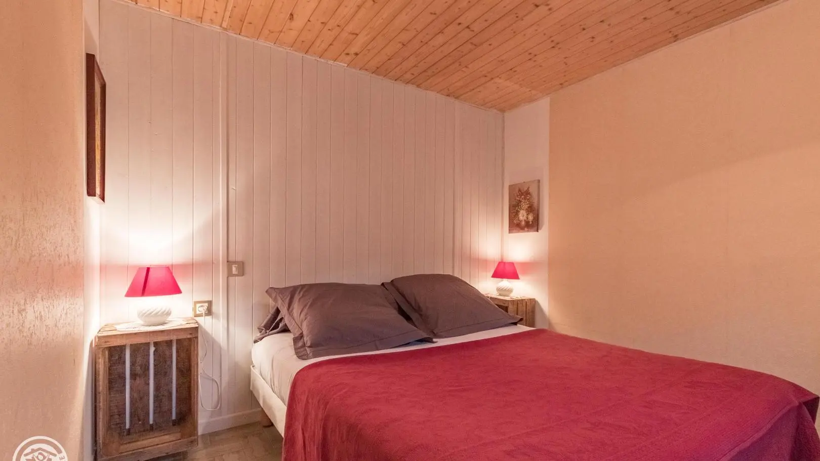 Chambre : lit double 140X190 cm avec dressing