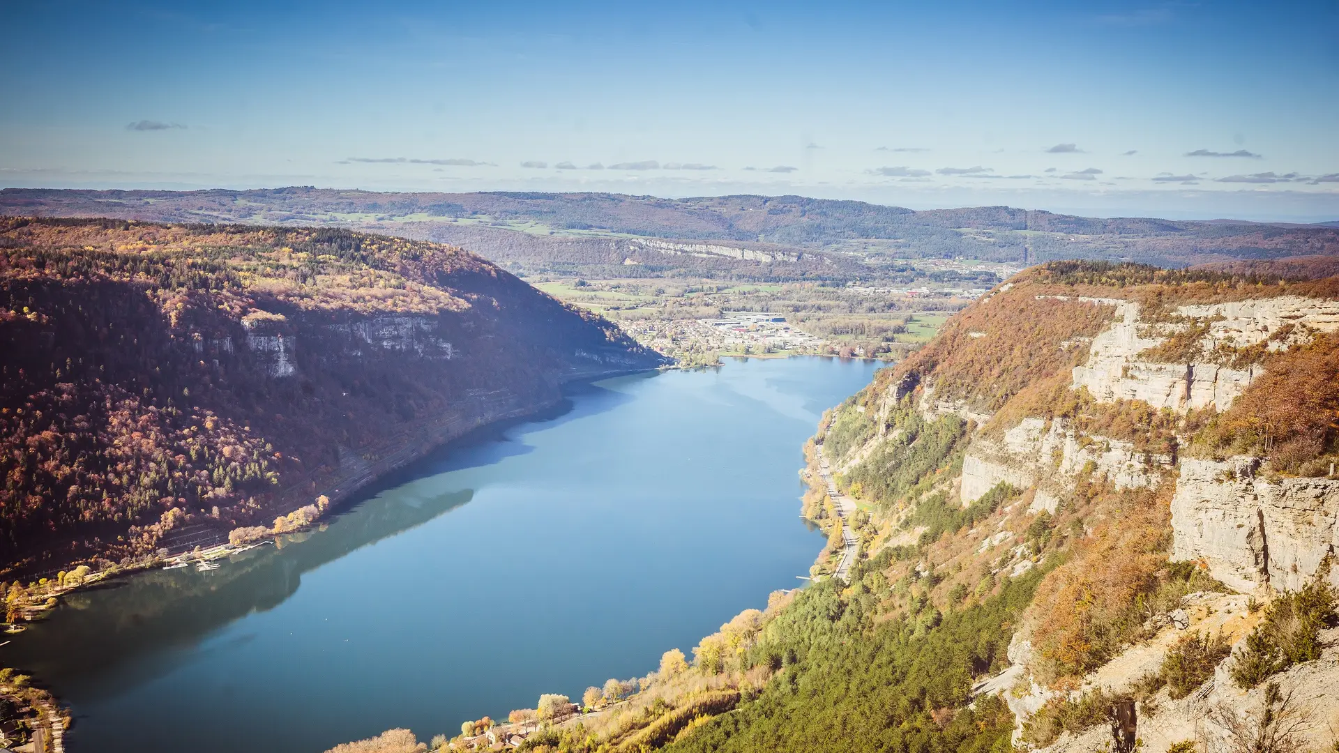 Lac de Nantua vue des crêtes