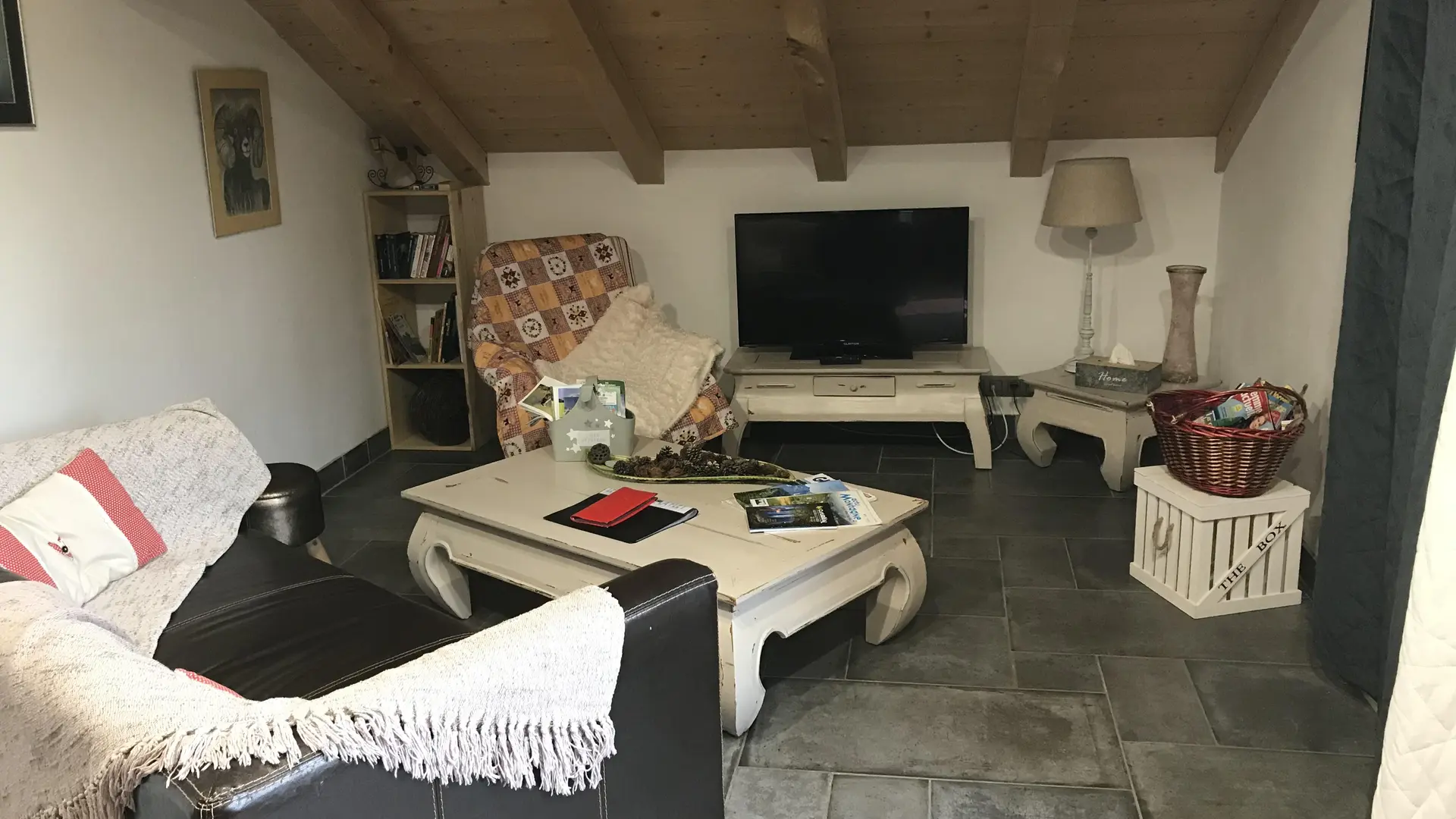 Salon ouvert sur cuisine