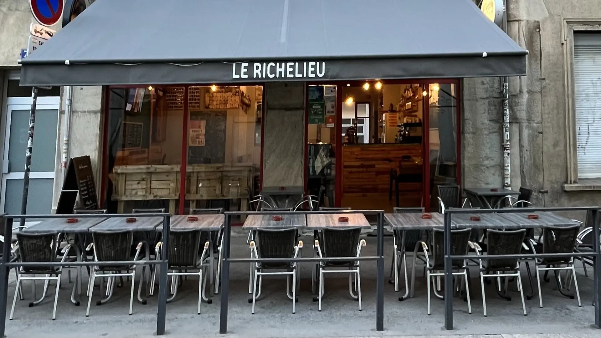 Extérieur avec terrasse