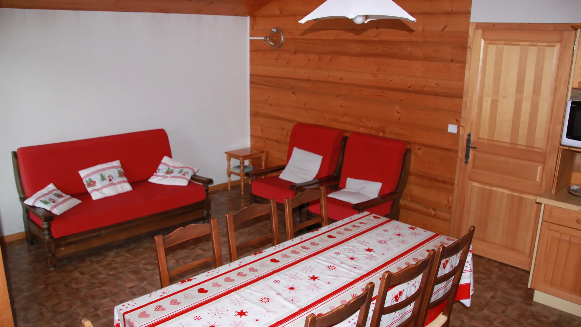 Séjour avec canapés et salle à manger/Living room with sofas and dining room-Cornillon A-Le Grand-Bornand