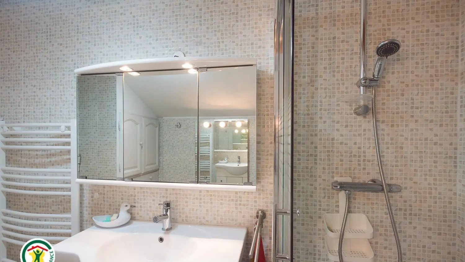 Sanitaires Suite 1 : s.d'eau-wc