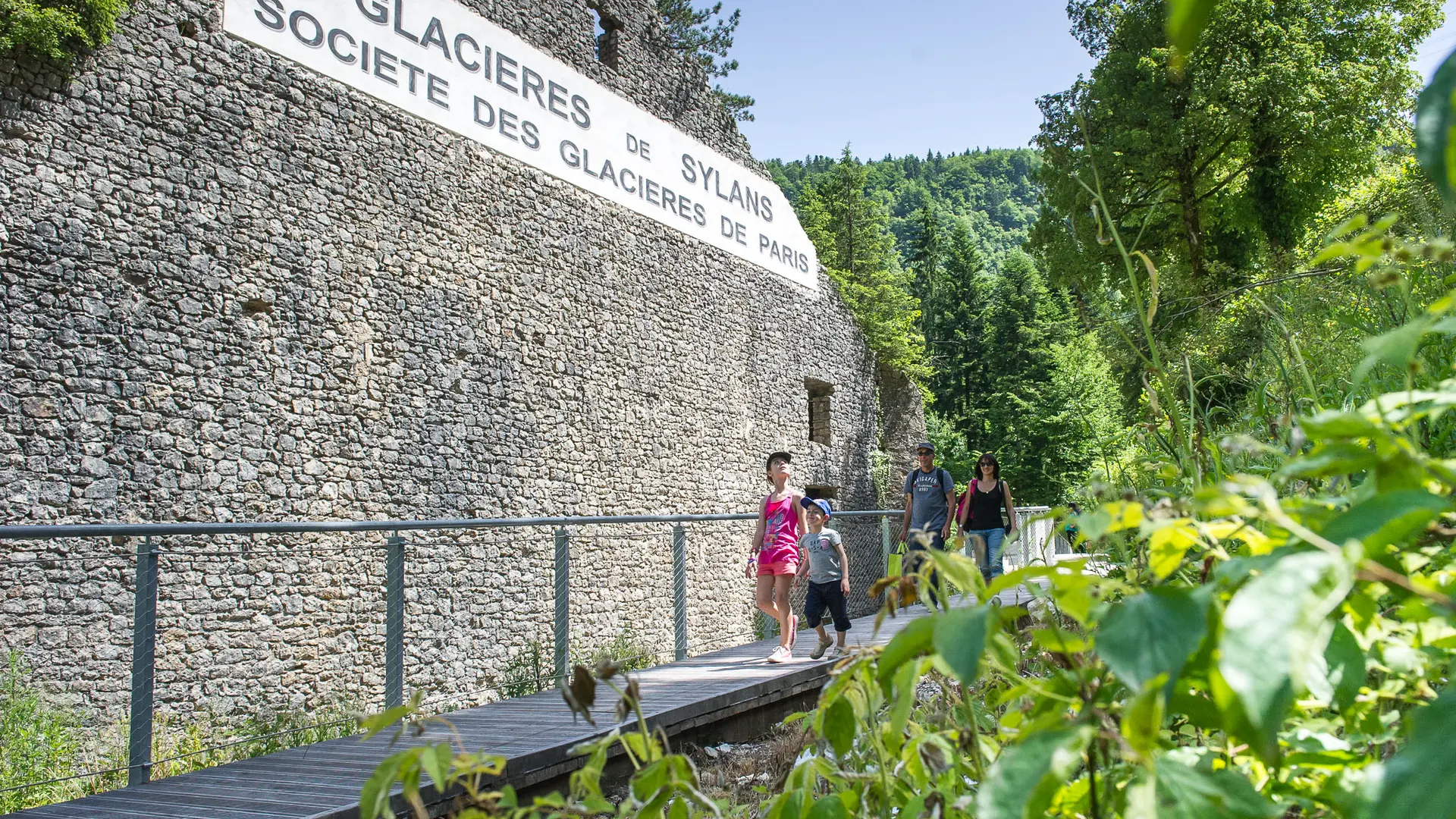 Chemin d'accès aux Glacières de Sylans