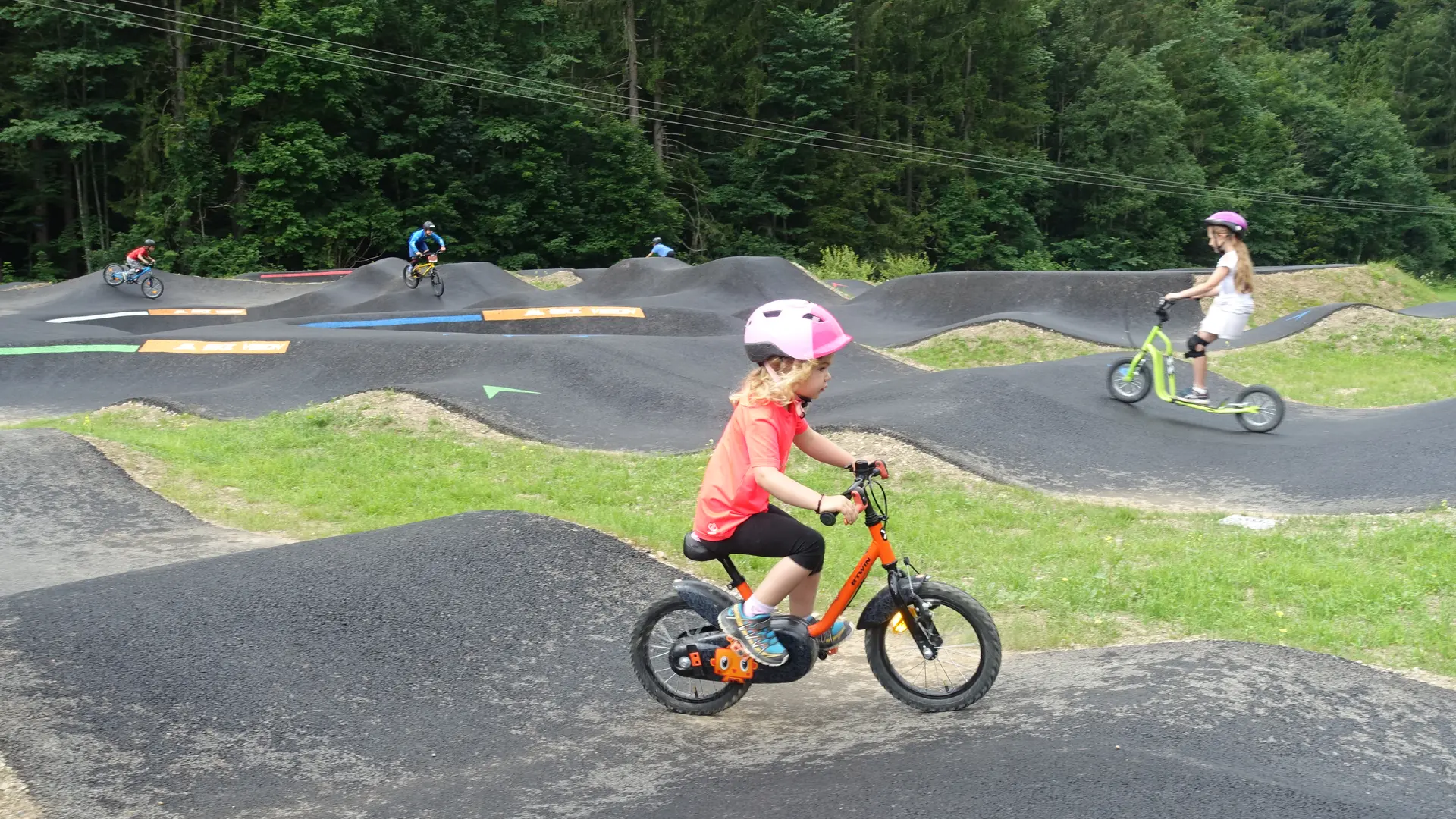 Pumptrack pour tous : enfant et adultes