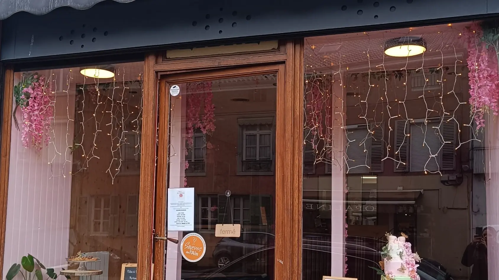 Le magasin vu de l'extérieur