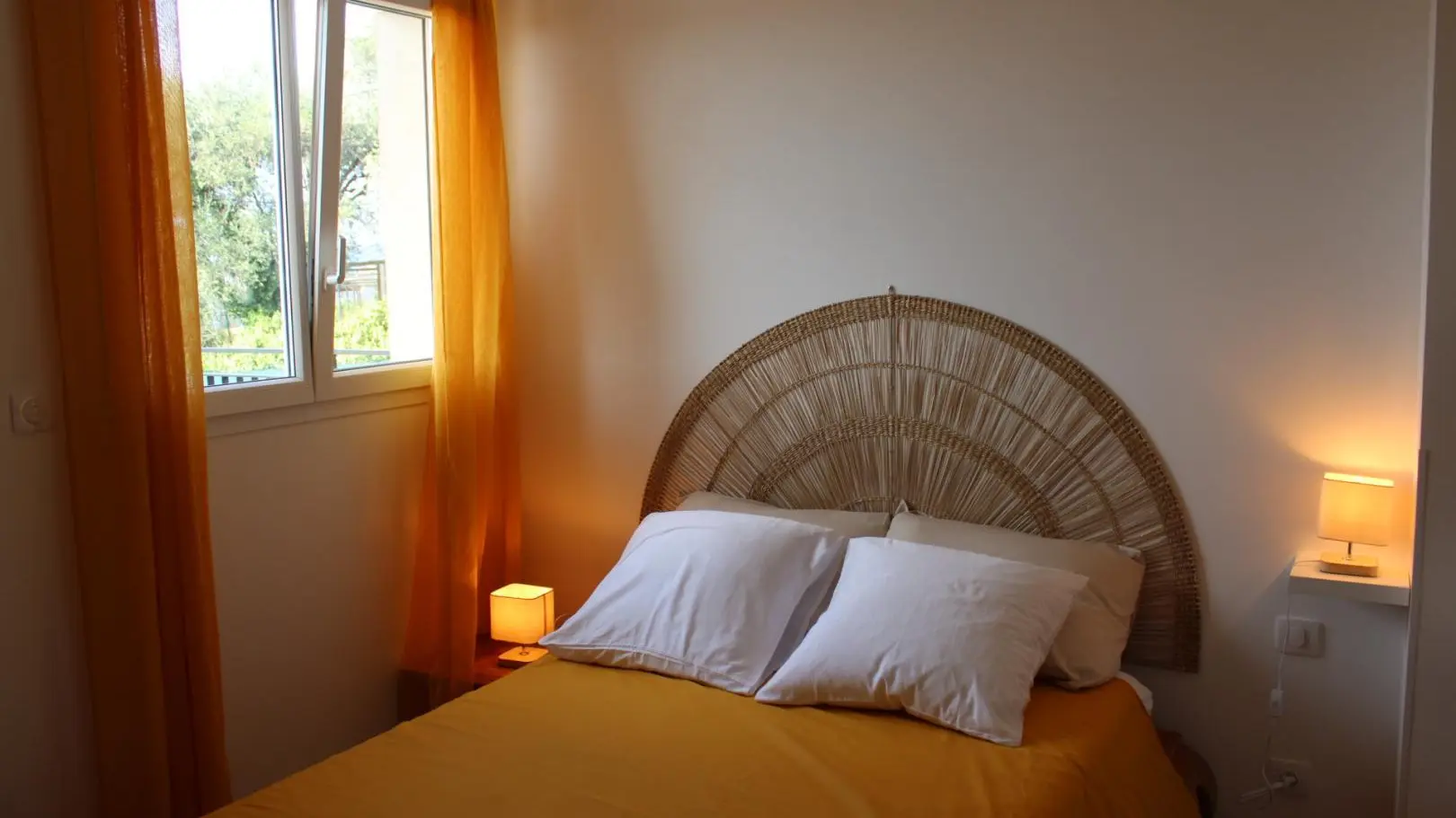 Gite de Bellet-Chambre (4) 1 lit 2 pers-1er niveau-Gîtes de France Alpes-Maritimes