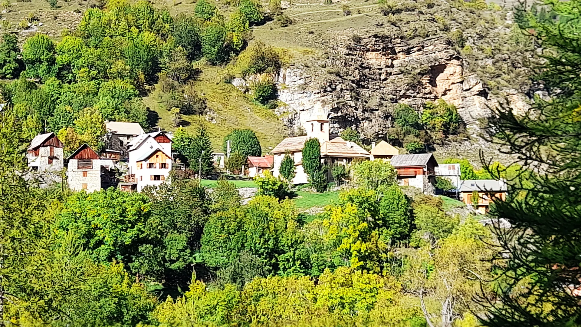 Le hameau de Roya en haute Tinée (Alt. 1500 m)