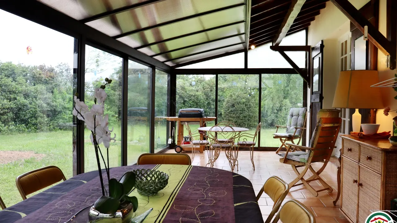 Véranda jardin d'hiver exposée plein sud