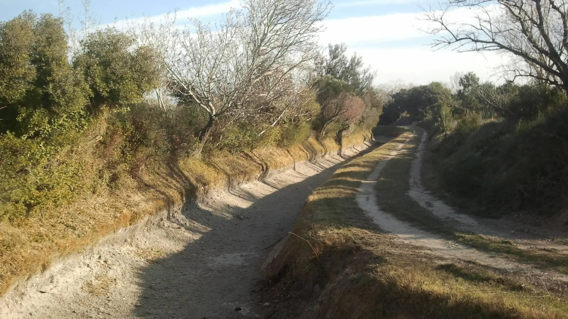 Canal de la vallée des Baux