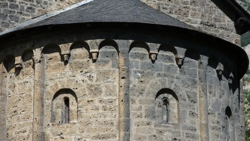 Chapiteaux à masque