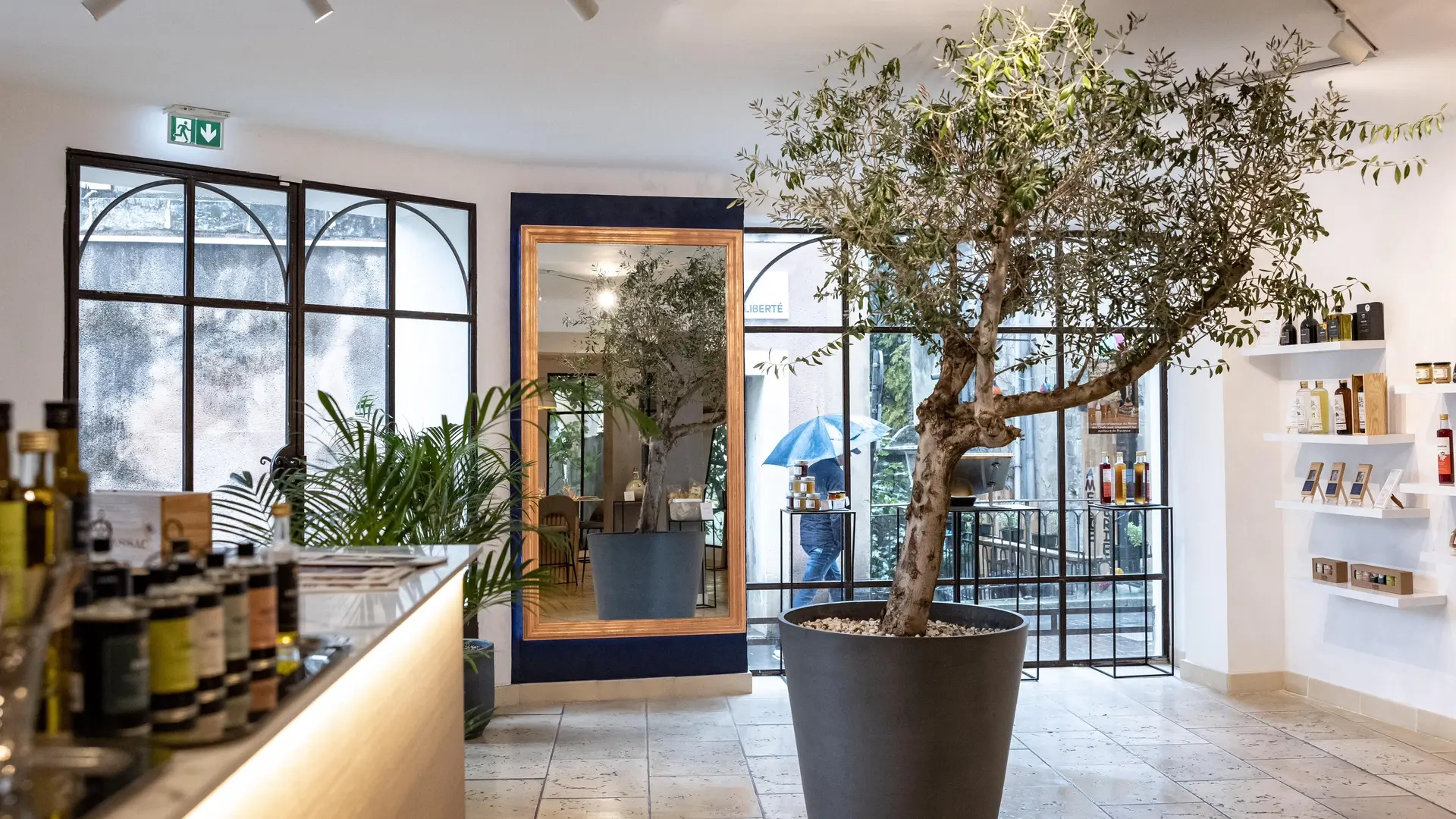 Le Panier des Chefs_L'Isle-sur-la-Sorgue coté épicerie avec olivier