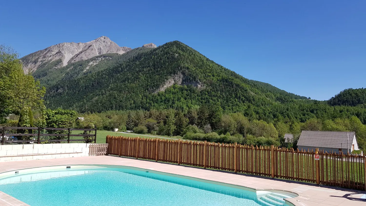 Camping Les Auches à Ancelle, vallée du Champsaur