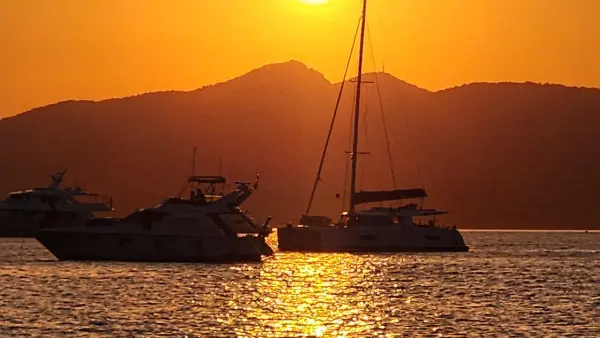 SUNSET EN BATEAU PRIVATISÉ ALL INCLUDE