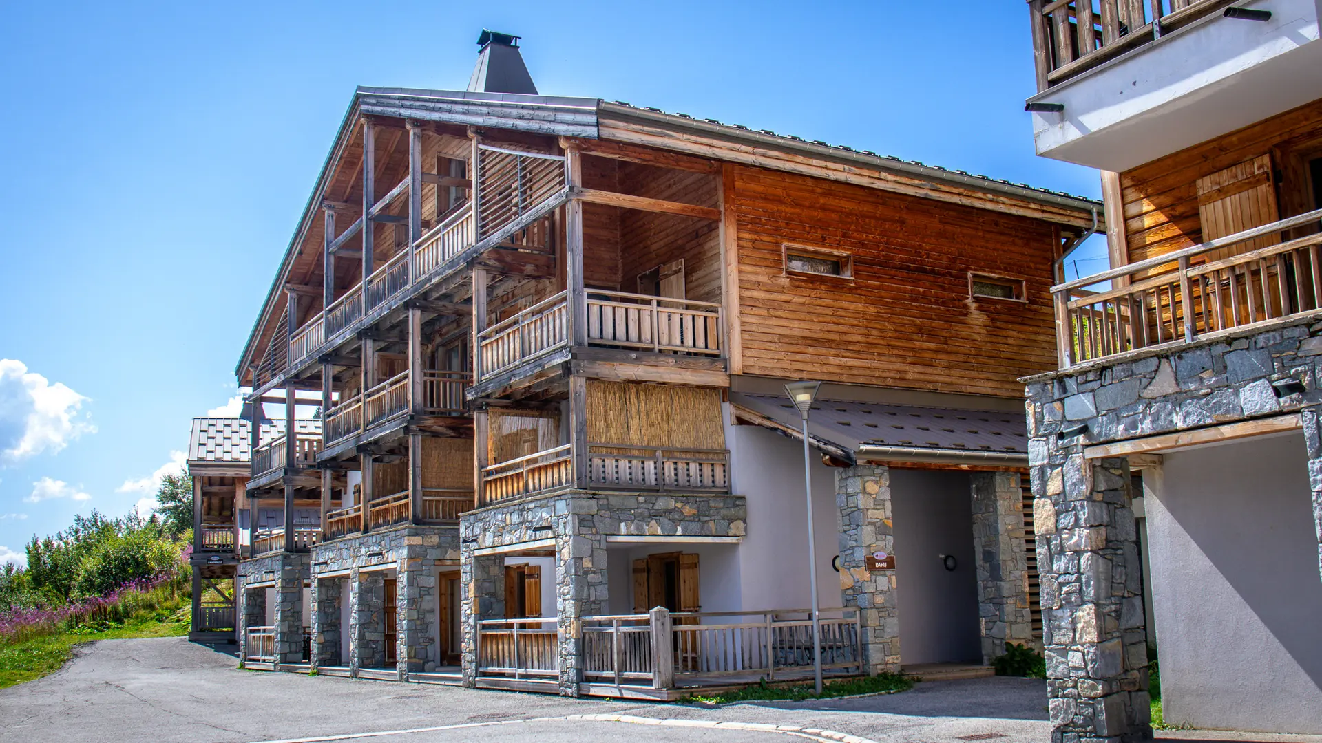 Le bâtiment intitulé Dahu dans lequel se situe l'appartement