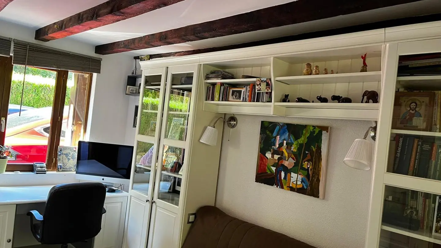 chambre en bas avec lit pliable