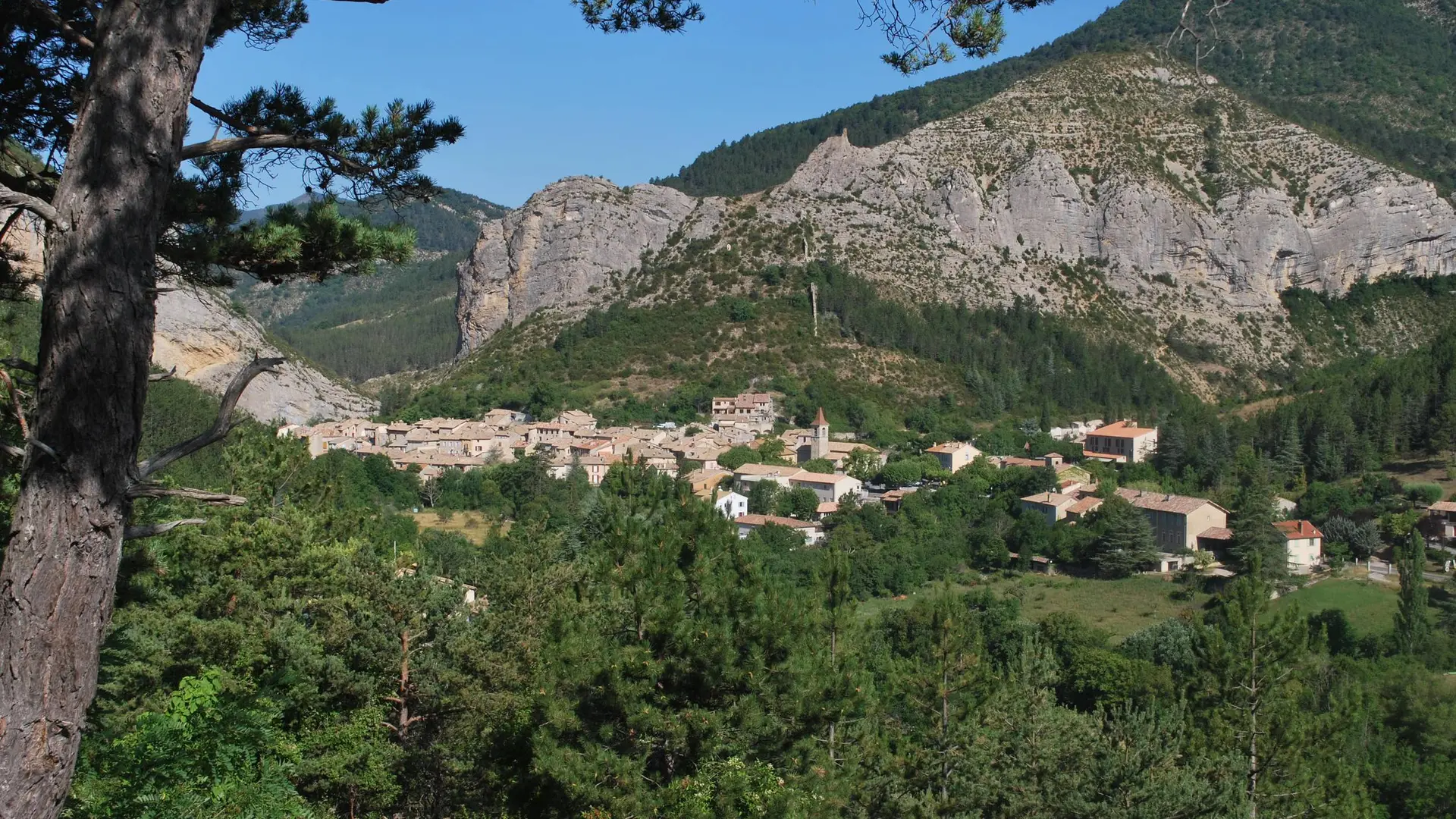 Panorama sur le village d'Orpierre