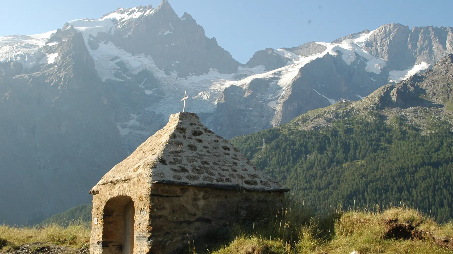 Point de vue sur l'oratoire Saint-Anne du Chazelet - La Grave